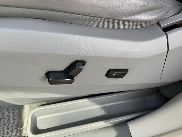 2013 Volkswagen Routan SE w/RSE & Navigation