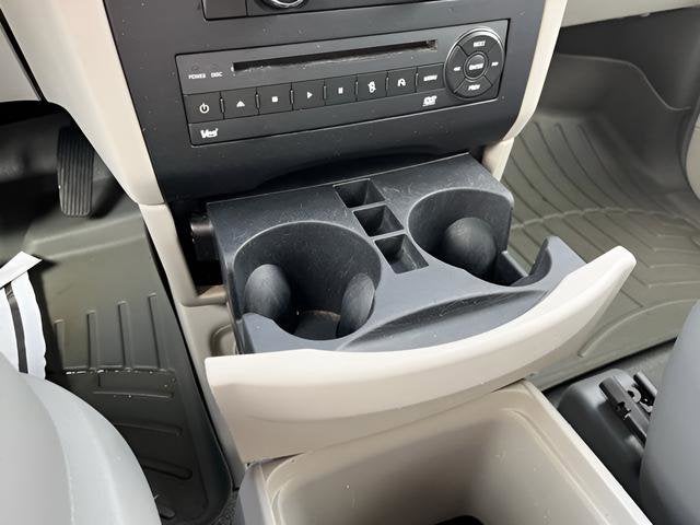 2013 Volkswagen Routan SE w/RSE & Navigation