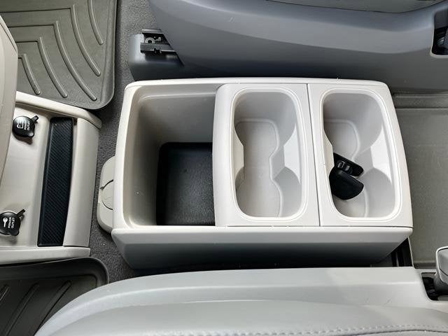 2013 Volkswagen Routan SE w/RSE & Navigation