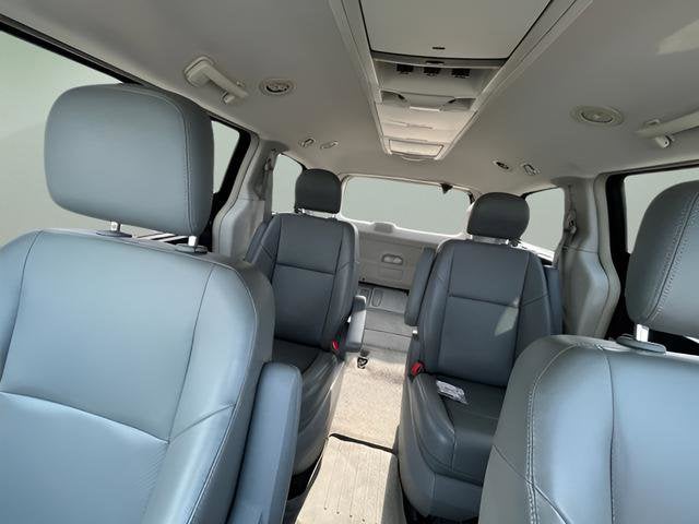 2013 Volkswagen Routan SE w/RSE & Navigation