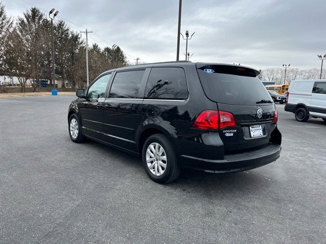 2013 Volkswagen Routan SE w/RSE & Navigation
