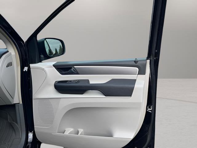 2013 Volkswagen Routan SE w/RSE & Navigation