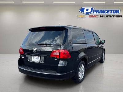 2013 Volkswagen Routan SE w/RSE & Navigation