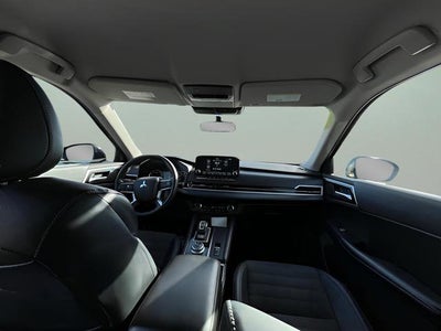 2023 Mitsubishi Outlander SE