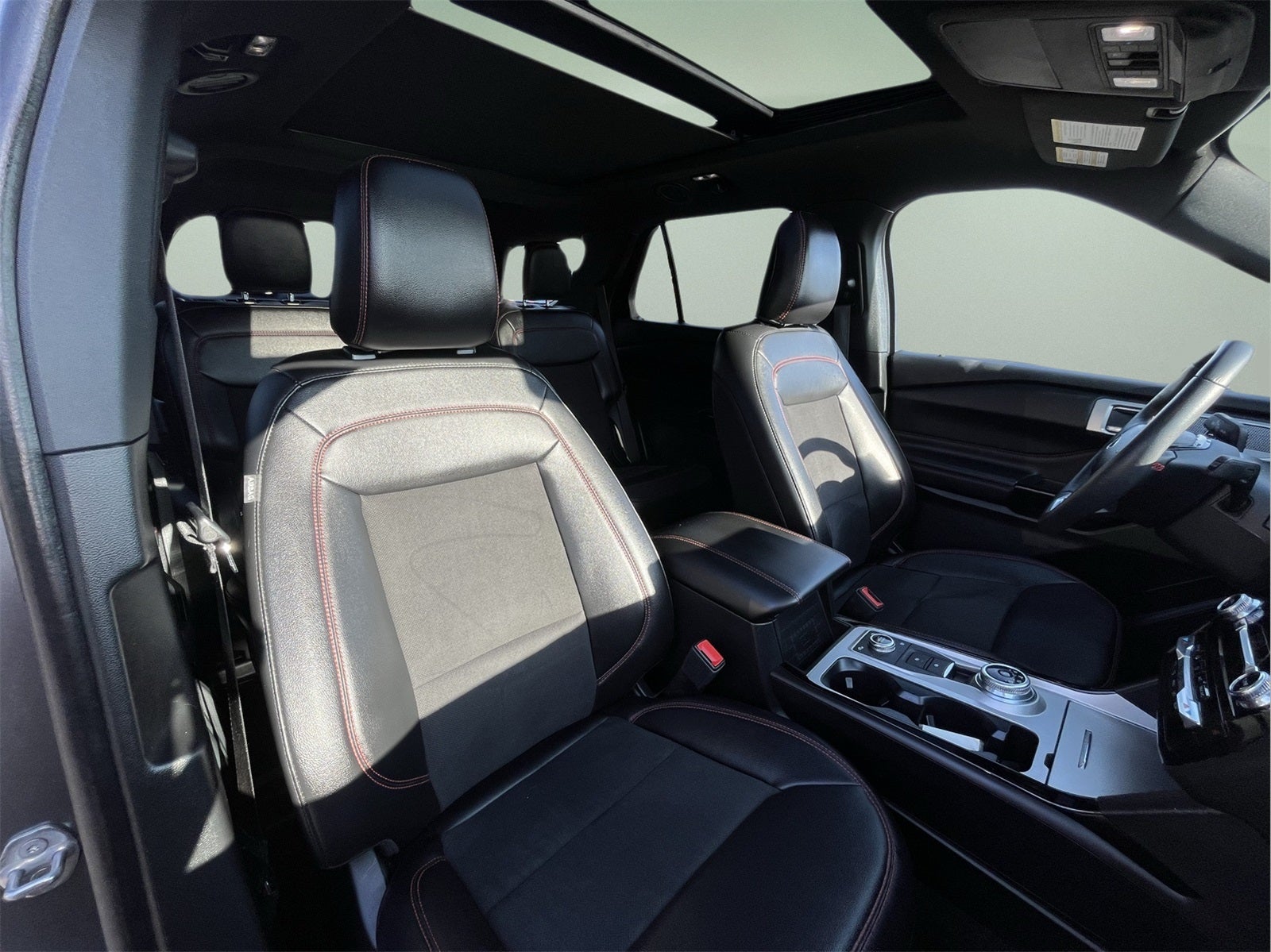 2024 Ford Explorer ST-Line