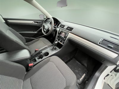 2018 Volkswagen Passat Base