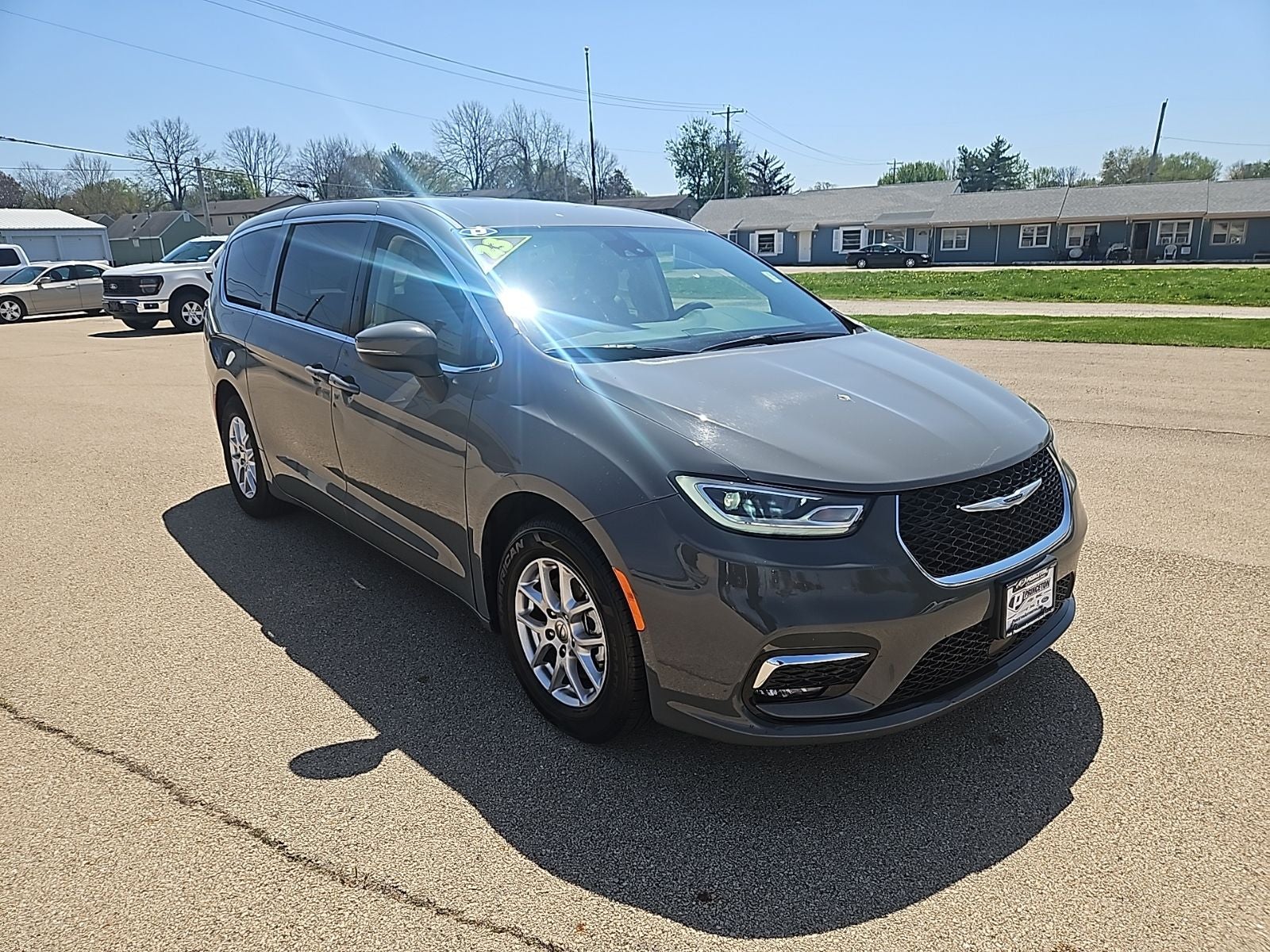 2023 Chrysler Pacifica Touring L's photo