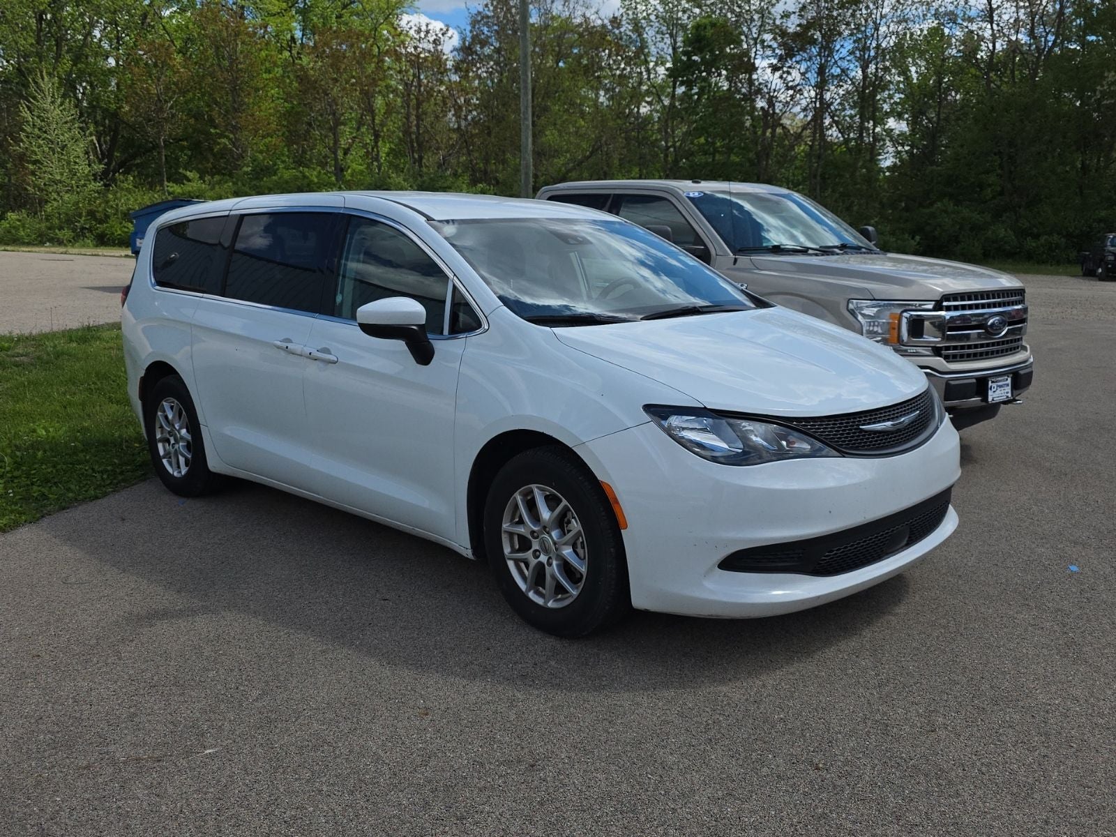 2023 Chrysler Voyager LX's photo
