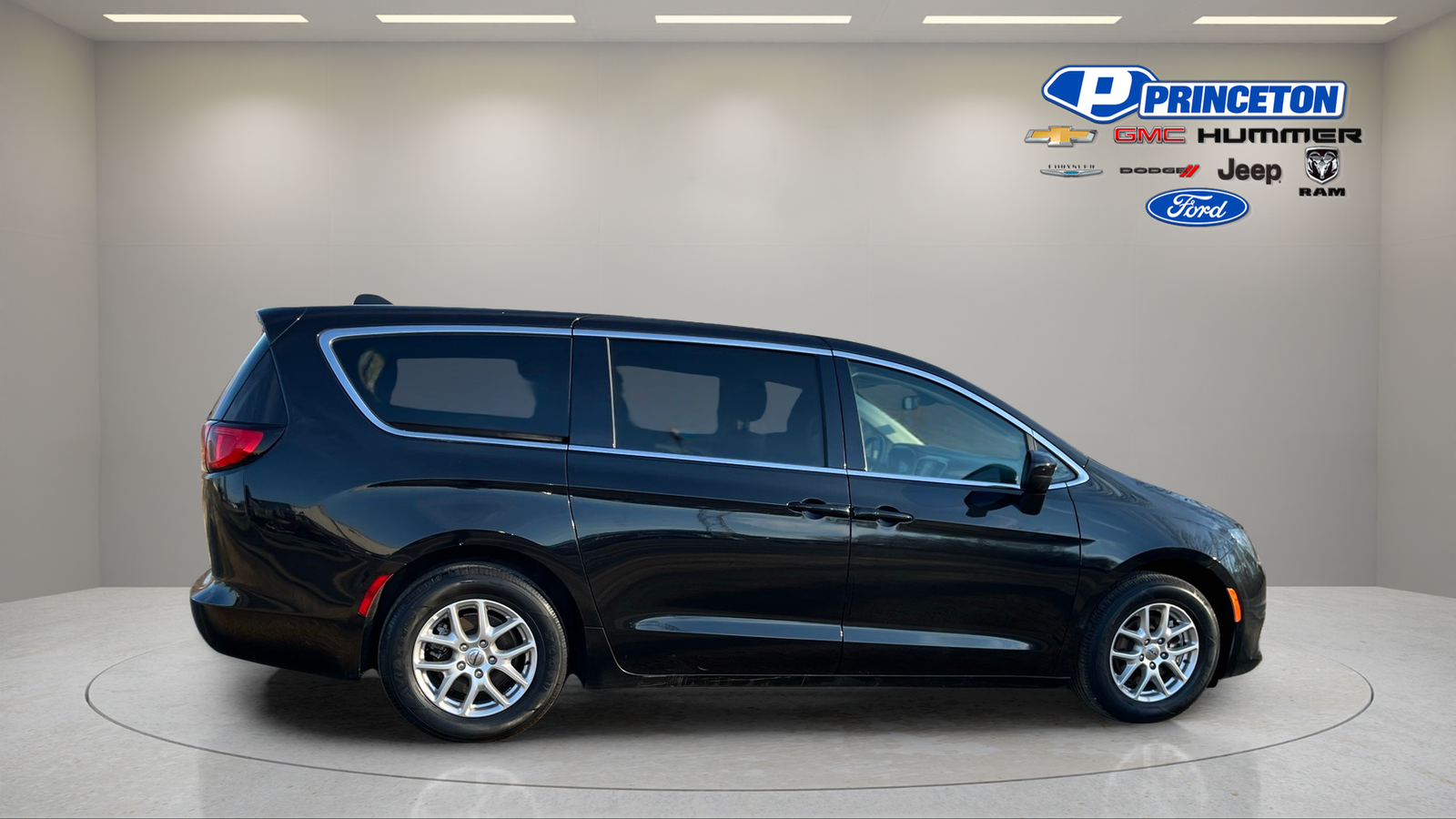 2023 Chrysler Voyager LX