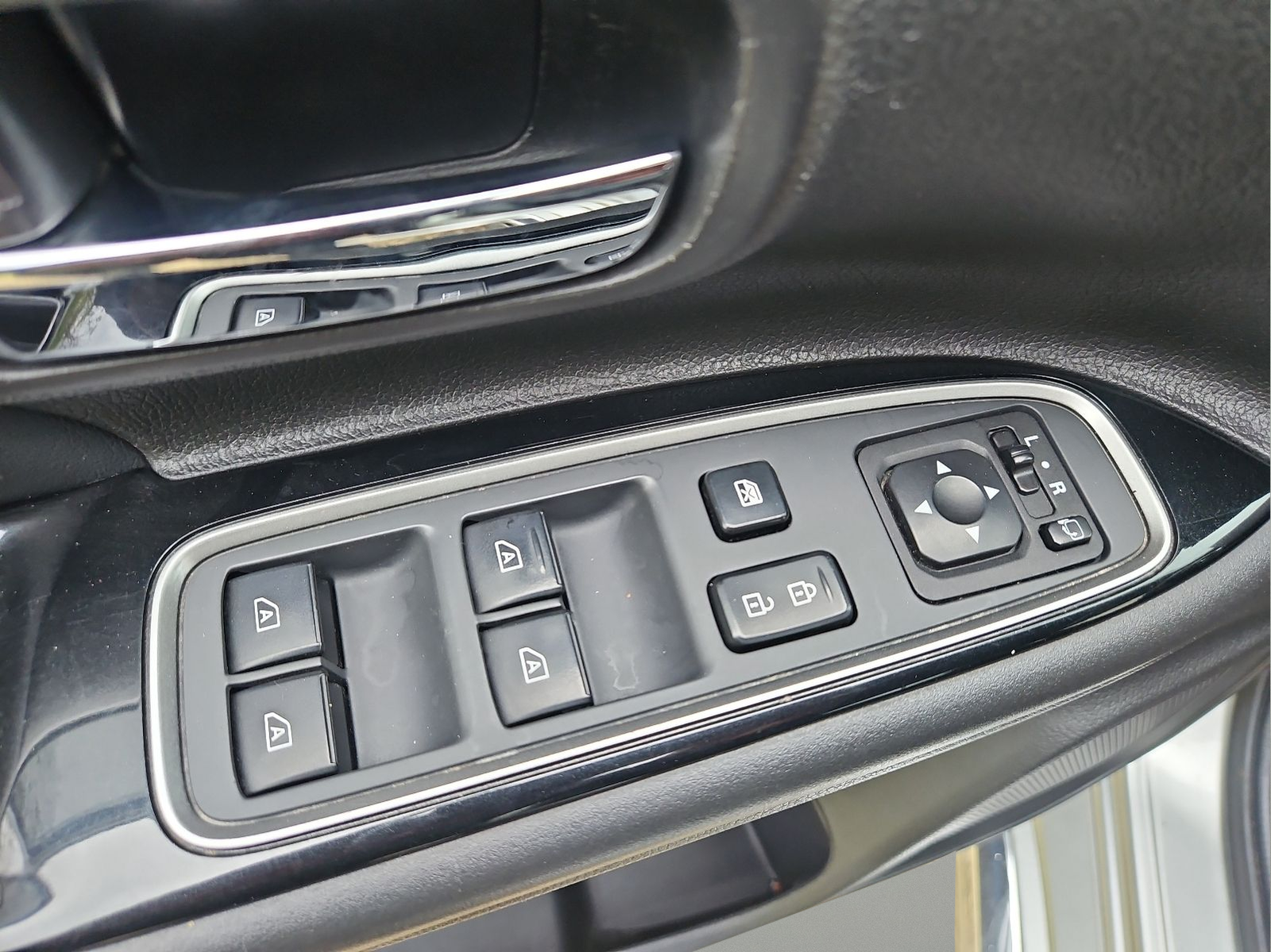 2022 Mitsubishi Outlander PHEV SEL