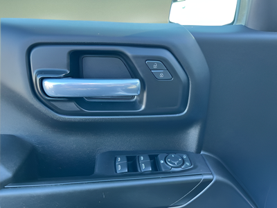 2021 Chevrolet Silverado 1500 4WD Crew Cab Short Bed Custom