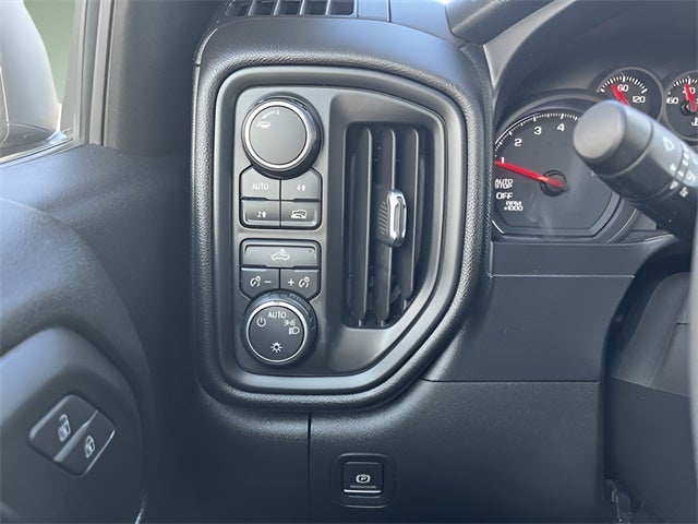 2021 Chevrolet Silverado 1500 4WD Double Cab Standard Bed Custom