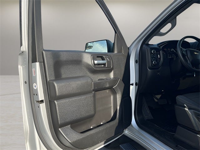 2021 Chevrolet Silverado 1500 4WD Double Cab Standard Bed Custom