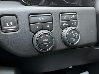 2022 Chevrolet Silverado 1500 4WD Crew Cab Short Bed LTZ