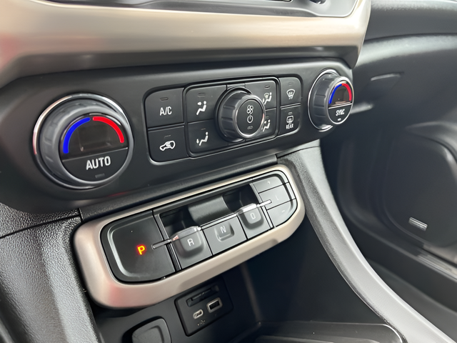 2023 GMC Acadia AWD Denali