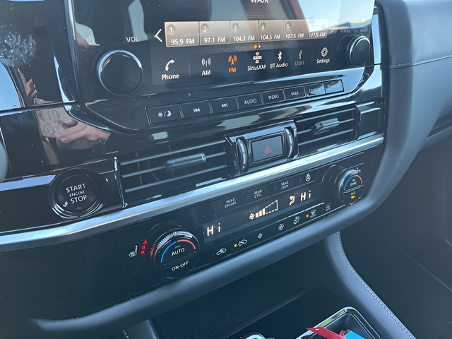 2025 Nissan Pathfinder SL 4WD